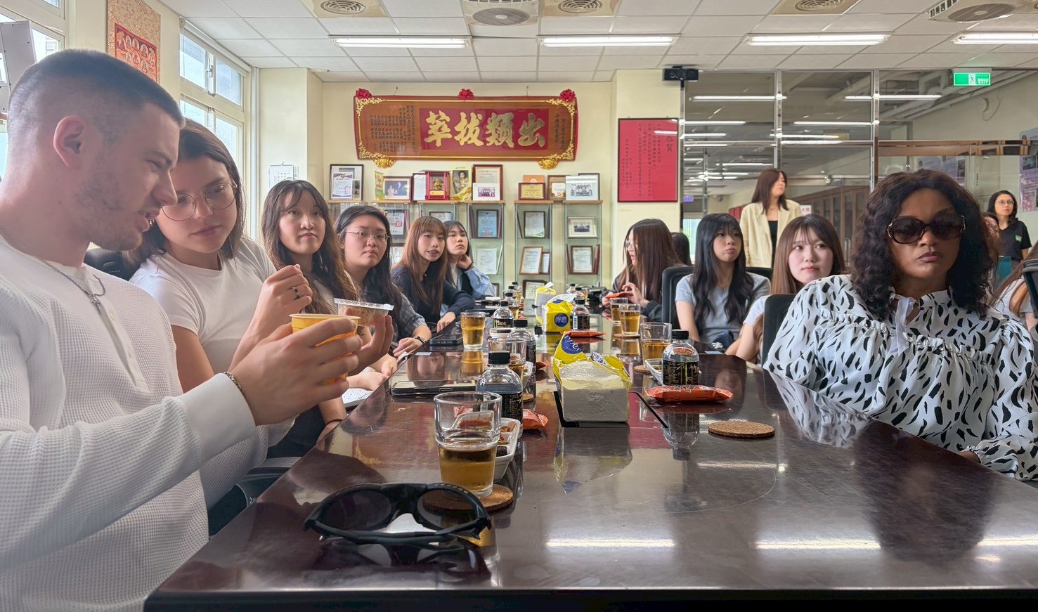 鈺統企2
